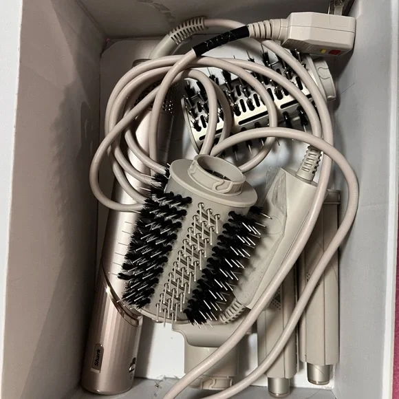 Shark Beauty
 
FlexStyle Air Styling & Drying System - Picture 6 of 6